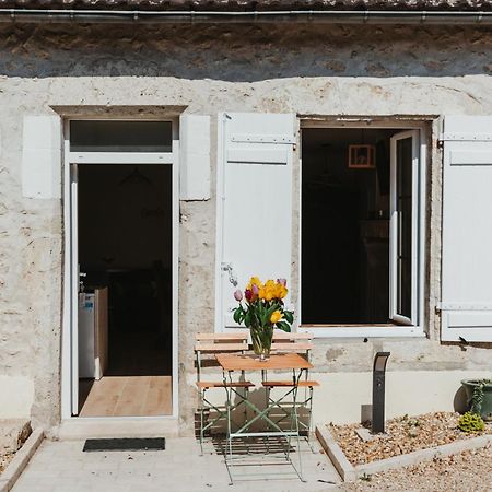 Logis Auberge Du Centre Chitenay Экстерьер фото
