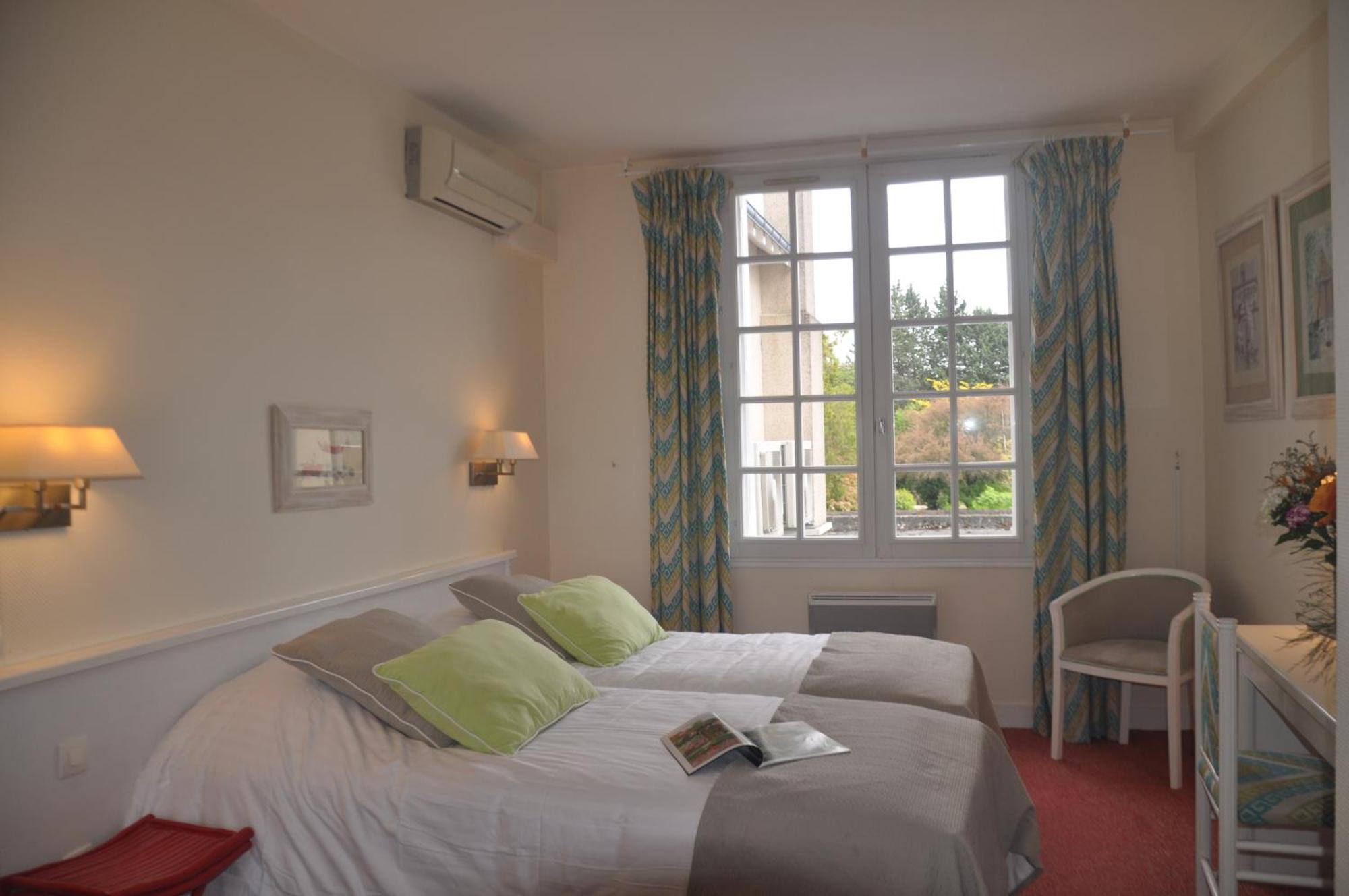 Logis Auberge Du Centre Chitenay Экстерьер фото