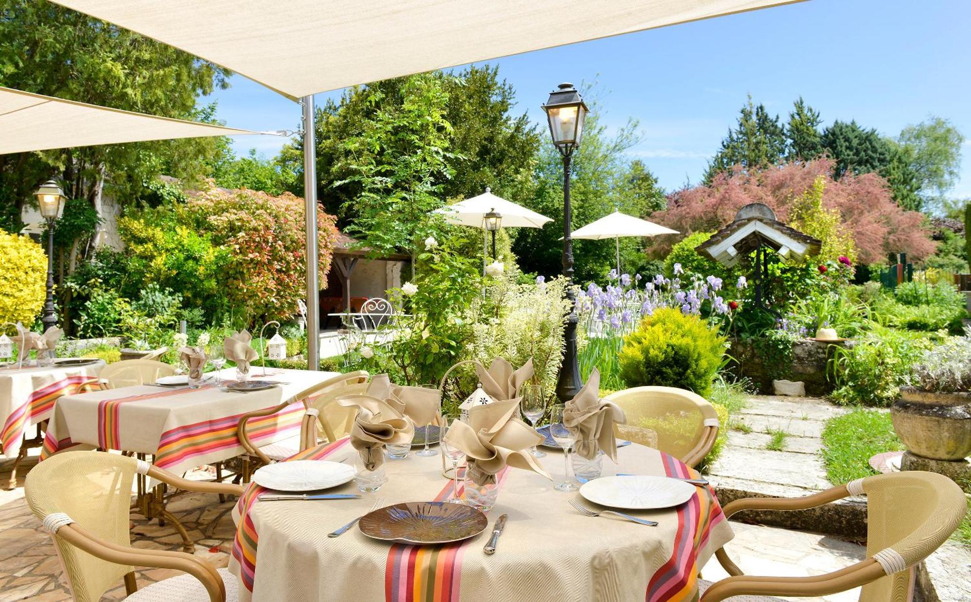 Logis Auberge Du Centre Chitenay Экстерьер фото