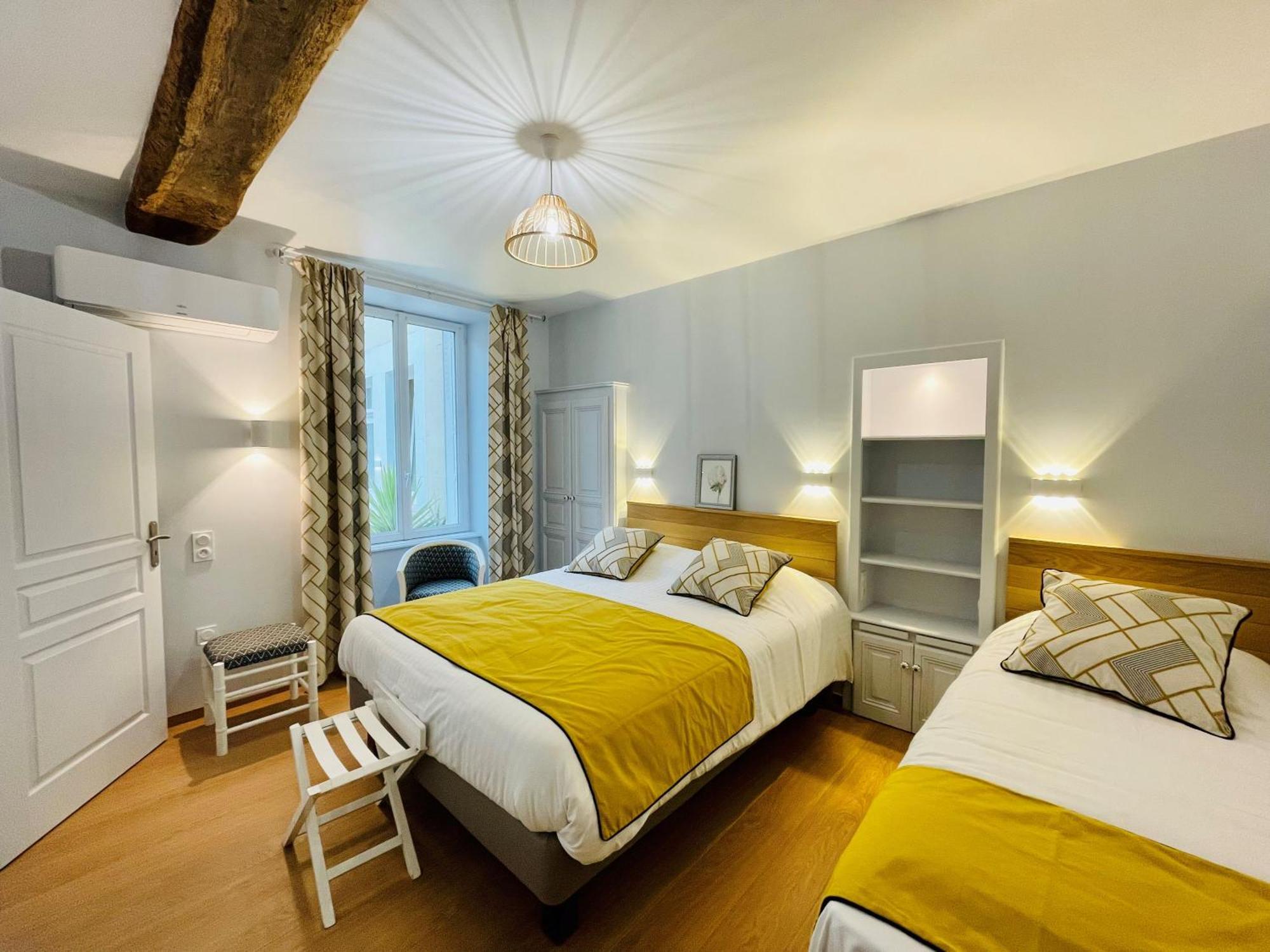 Logis Auberge Du Centre Chitenay Экстерьер фото