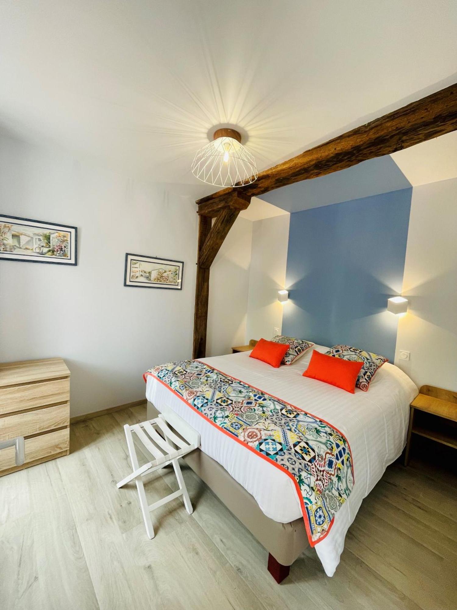 Logis Auberge Du Centre Chitenay Экстерьер фото
