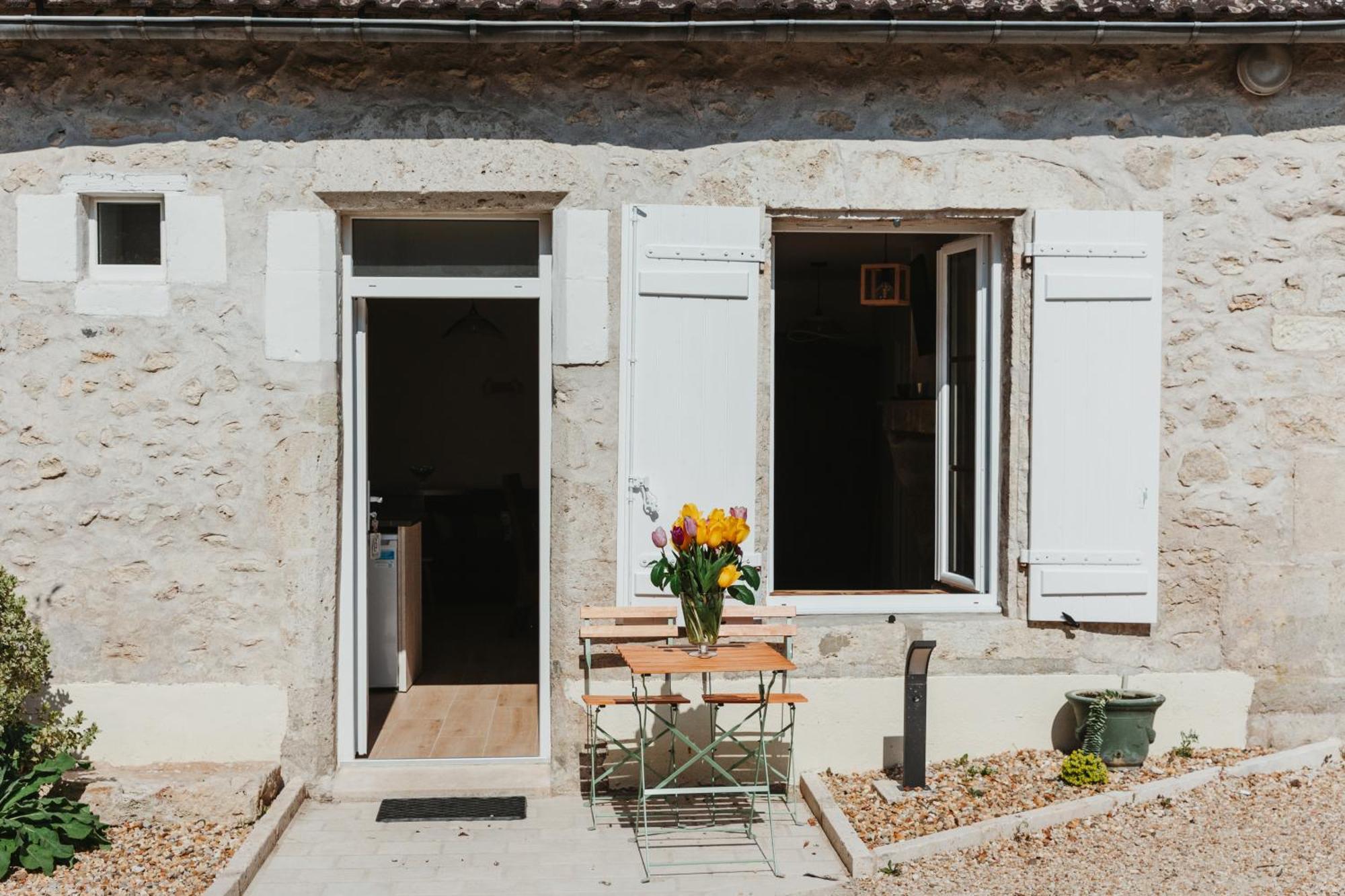 Logis Auberge Du Centre Chitenay Экстерьер фото
