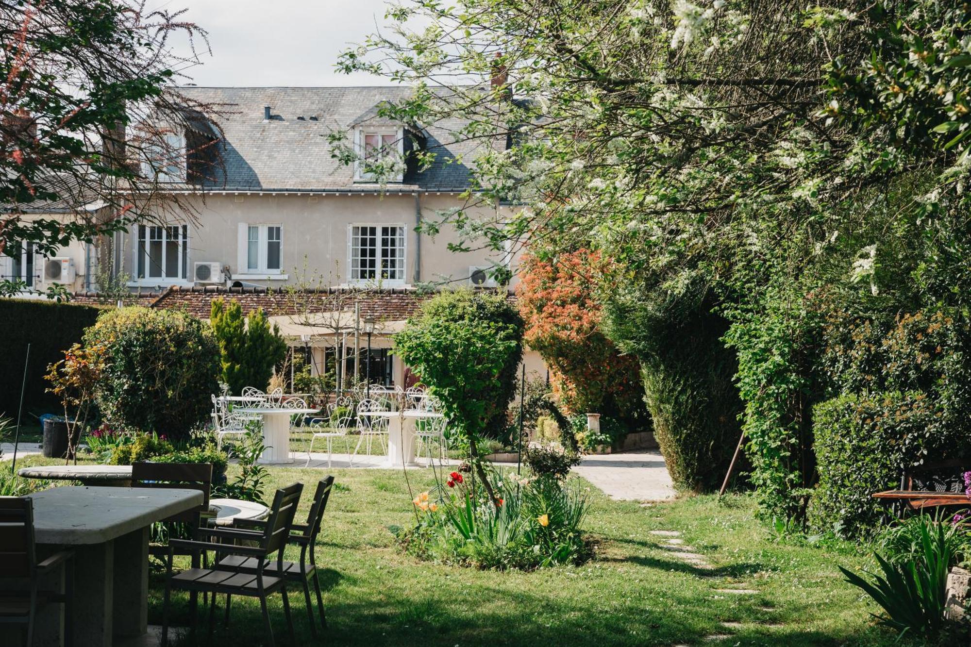 Logis Auberge Du Centre Chitenay Экстерьер фото