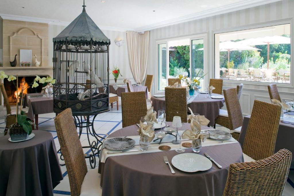 Logis Auberge Du Centre Chitenay Экстерьер фото
