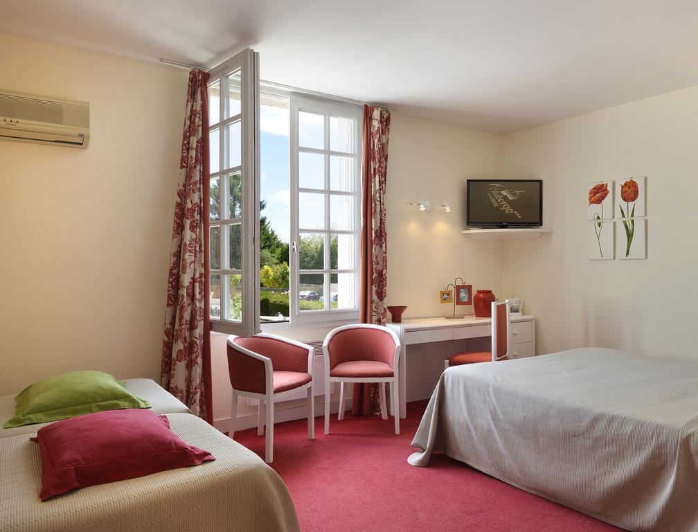 Logis Auberge Du Centre Chitenay Экстерьер фото