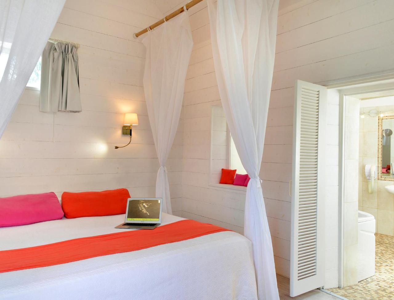 Logis Auberge Du Centre Chitenay Экстерьер фото